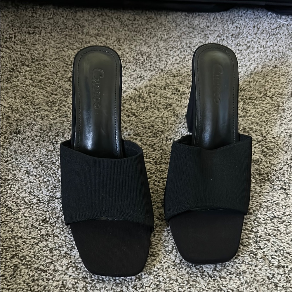 Chic and Sexy Black Women's Cuccoo brand Slide Sandals